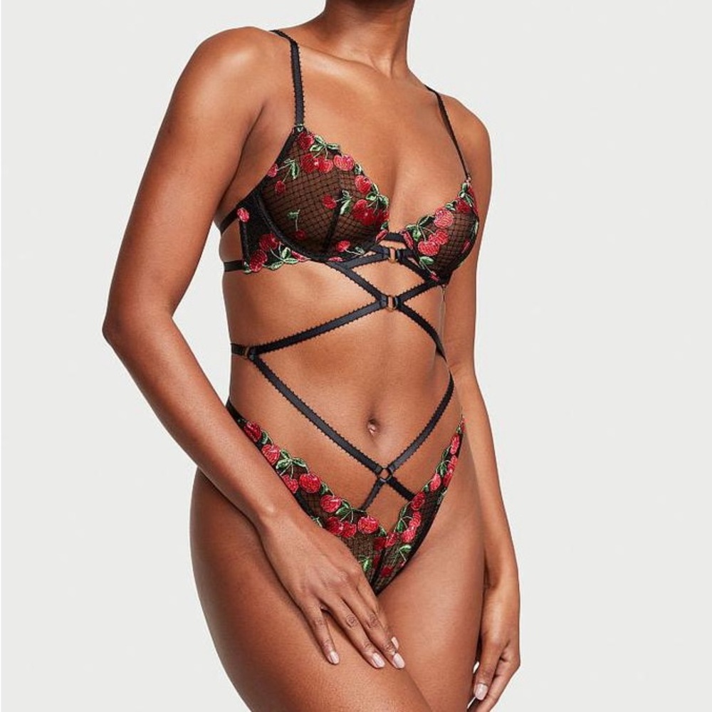 Victorias Secret • Cherry Embroidery Unlined Low-Cut Teddy